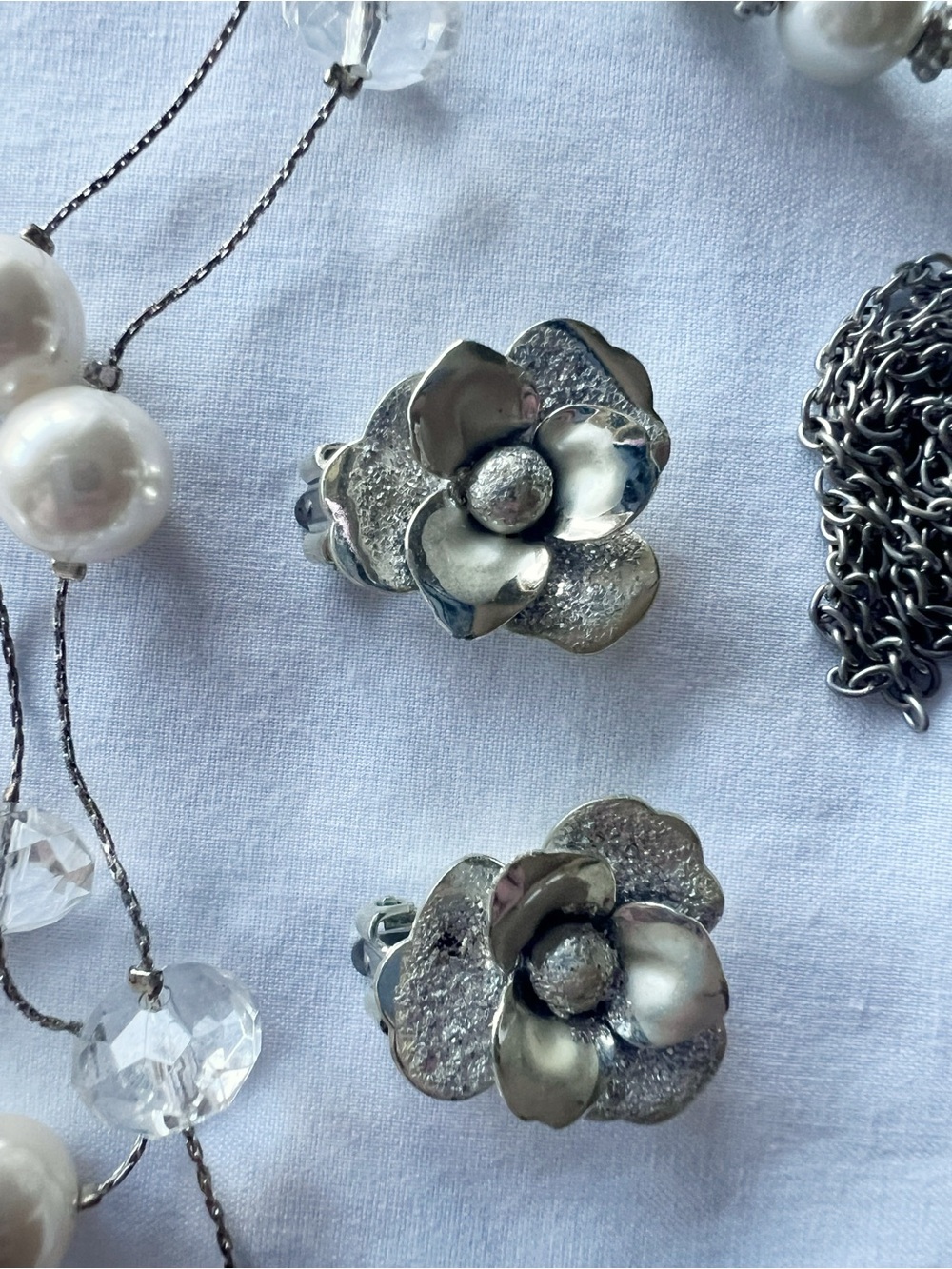 Coquette Pearl Jewelry Lot Silver Bow Flower Clip On Earrings Set - Picture 5 of 12